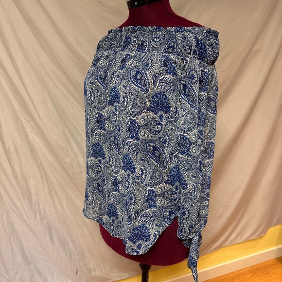 Michael Michael Kors sheer, cold shoulder blouse - Picture 2 of 7